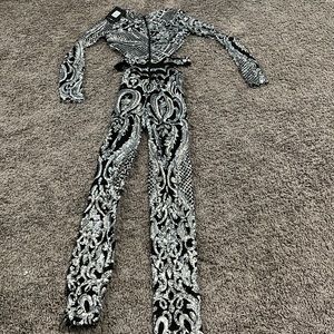Fashion nova show stun a sequin jumpsuit black/silver size small